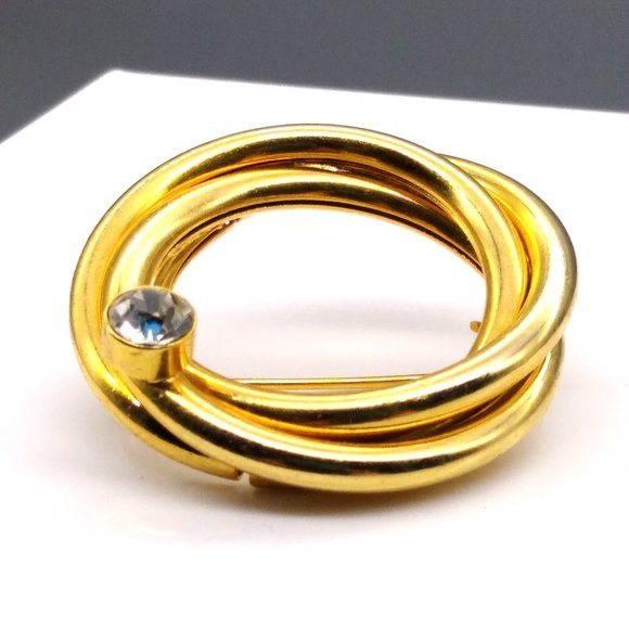 Vintage Polished Interlocking Rings Brooch in Gold Tone with Clear Crystal, Chic - Picture 2 of 4
